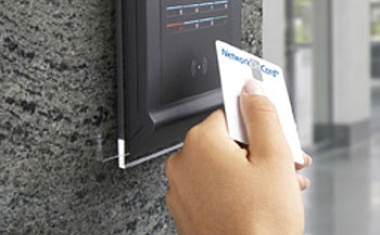 NetworkOnCard - intelligente RFID-Chipausweise für die Zutrittskontrolle