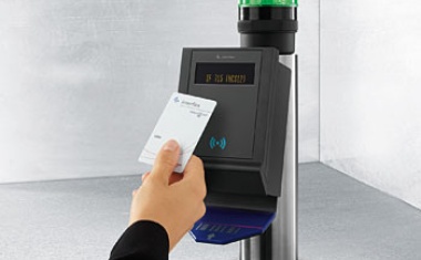 Dualer Barcode-Scanner für RFID-Chips und Barcodeausweise