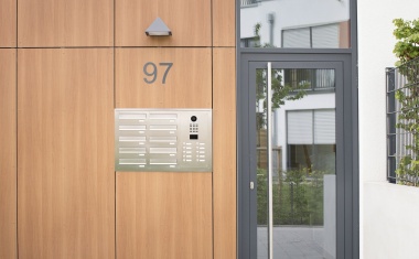 DoorBird und Knobloch: Briefkastenanlagen mit IP-Technologie für mehr Smart Home