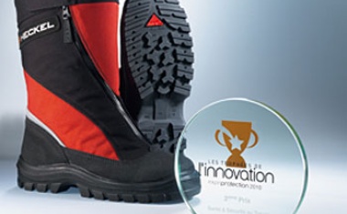 Safety boot for extreme cold weather conditions