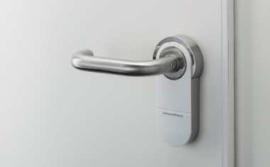Digital Locking Solutions: Door Handles and Control Units from SimonsVoss