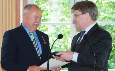 Kötter Unternehmensgruppe gratuliert Wolfgang Waschulewski zum Bundesverdienstkreuz
