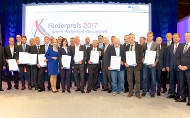 BG RCI vergibt höchst dotierten Arbeitsschutzpreis in Deutschland