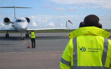 Flughafen Cherbourg-Maupertus installiert EU-norm­gerechtes Zutrittskontrollsystem