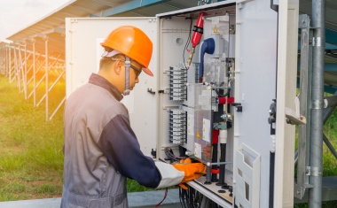 Stromausfälle verhindern: Geräteintegrierte Löschsysteme schützen vor brandbedingter Betriebsunterbrechung