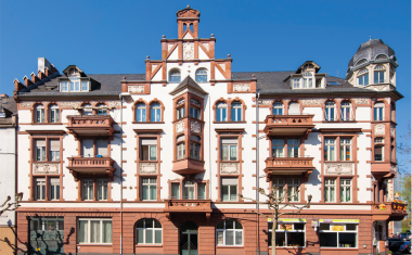 Ohne Eingriff in die historische Bausubstanz: Zutrittskontrolle für Wiesbadener Wohnbaugesellschaft