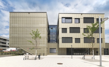 Vorteile einer klimaaktiven Fassade: Optimierte Energieeffizienz in Wiener Schulzentrum