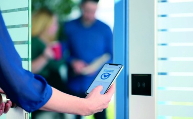 Hybrid Access Control System: Parallel Use of RFID Cards and Smartphones