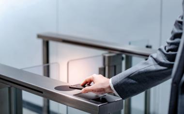 Cyberattacken auf Zutrittskontrollsysteme: Neueste Sicherheitstechnologien von Siemens Smart Infrastructure