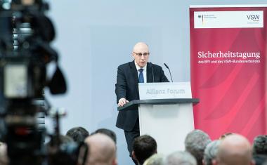 BfV/VSW‑Sicherheitstagung: Wirtschaftsschutz als strategischer Faktor gegen hybride Bedrohungen