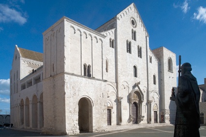In der Basilika San Nicola im italienischen Bari werden die Reliquien des...