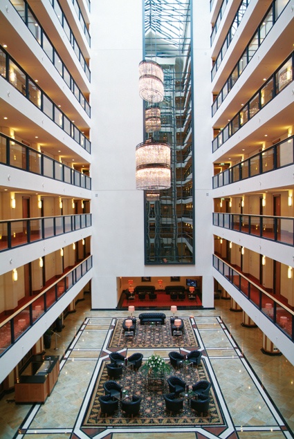 Ansicht auf die Lobby des Maritim Hotels Dresden