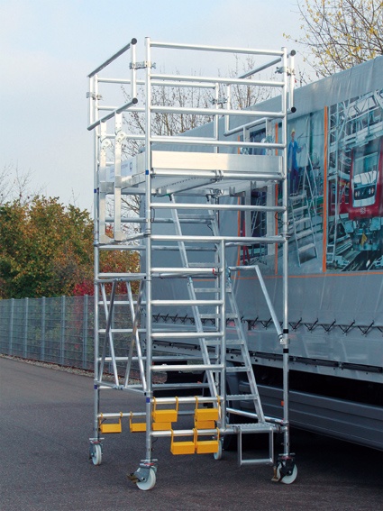 Enteisungsgerüst zur Enteisung von LKWs (Foto: Günzburger Steigtechnik)