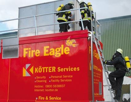 Training am Brandsimulator Kötter Fire Eagle Foto: Kötter Services