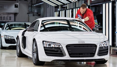 Künftig wird der Supersportwagen Audi R8 in neuen Fertigungshallen des...