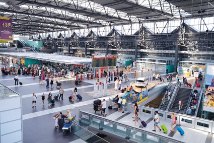 Im Terminal des Flughafens Dresden sorgt eine technisch und normativ auf den...