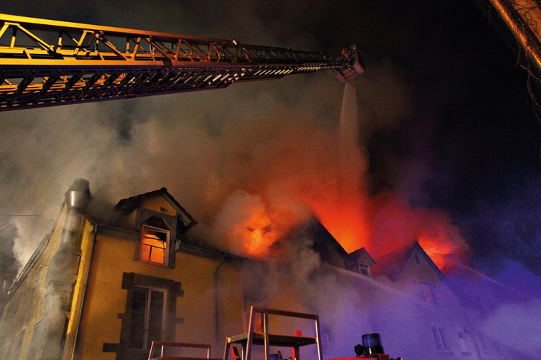 Brände in Wohngebäuden, die Menschenleben fordern, sind noch immer ein...