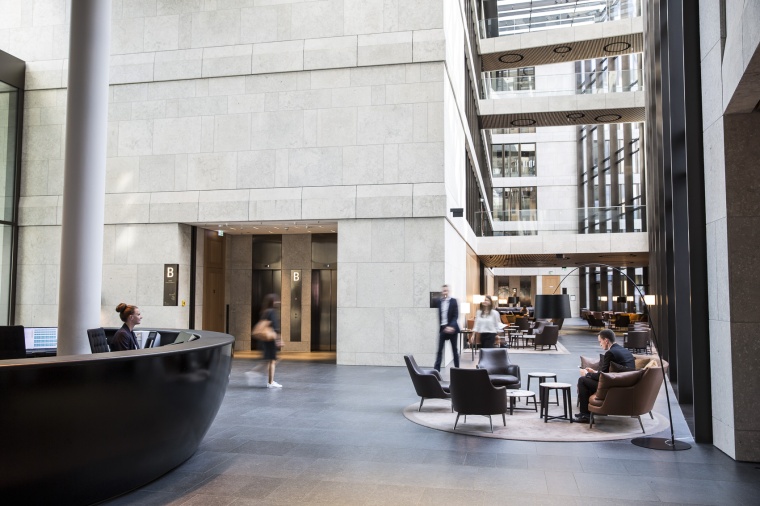 Bürokomplex mit Willkommens­kultur: Foyer des „Nove“ in München