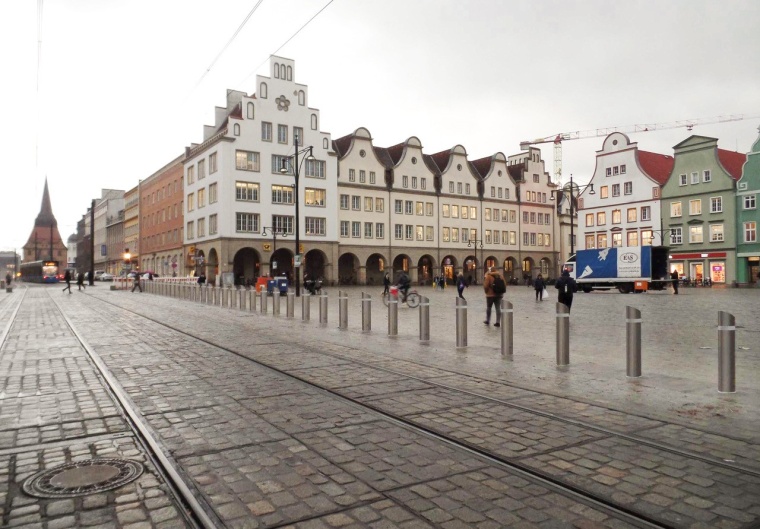 Rostock: Die Innenstadt, in der sich zentral auch der Weihnachtsmarkt befindet,...
