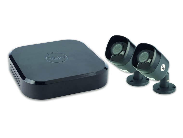 Das Smart Home CCTV Kit von Yale besteht aus zwei kabelgebundenen Kameras und...