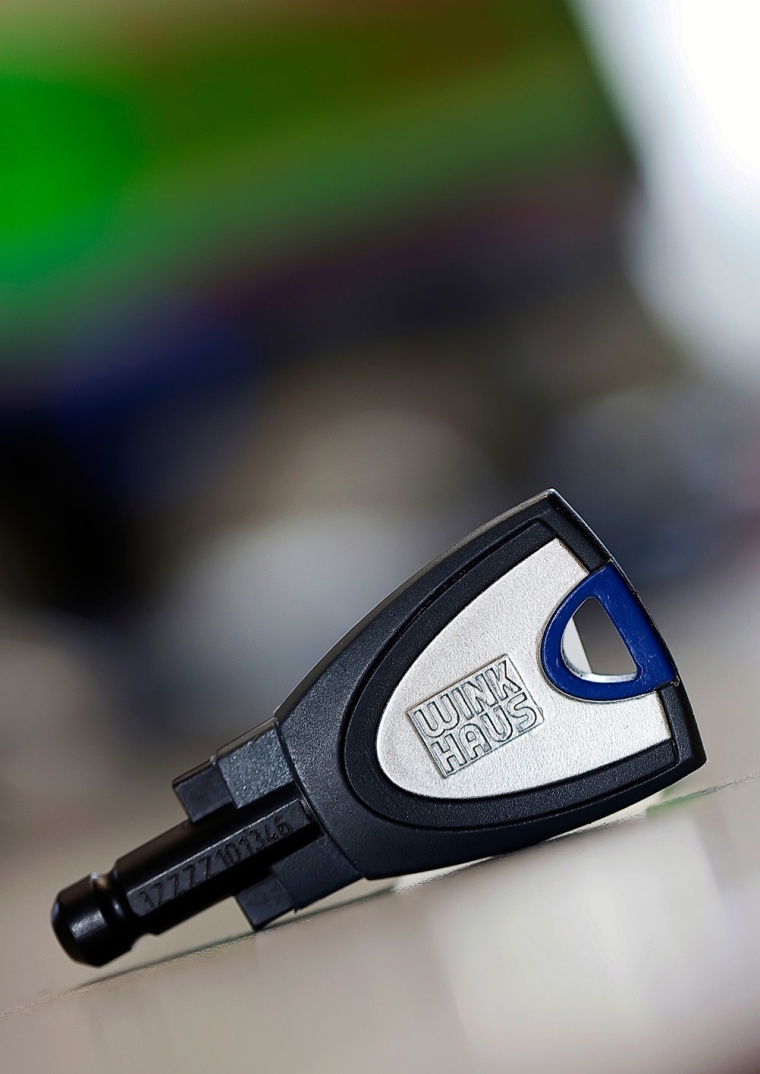 Der aus Hochleistungskunststoff gefertigte robuste blueSmart Schlüssel ist...
