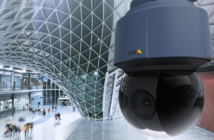 Die Axis Q6155-E ist die erste PTZ-Dome-Netzwerk-Kamera mit Laserfokus, der...