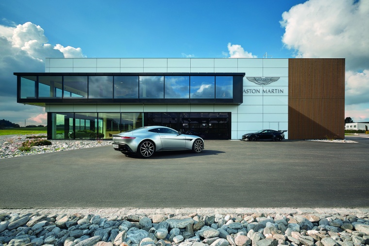 Aston-Martin im Schweizer Niederwil: Hochregallager mit Brandvermeidungssystem...