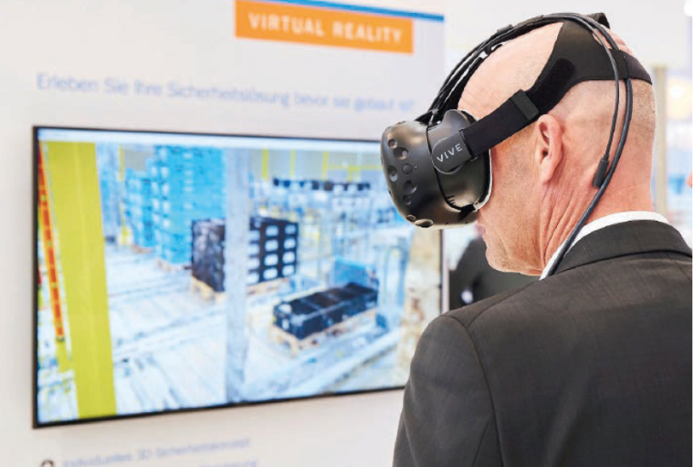 Mit einer Virtual Reality-Brille können Personen das 3D-Modell begehen