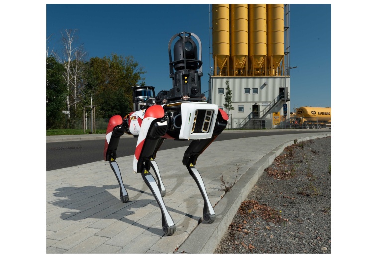 Im Einsatz für den Perimeterschutz: Roboter-Hund „Spot“ von Security...