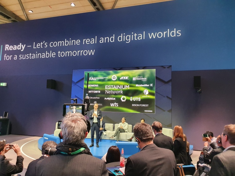 Siemens verdeutlichte auf der Pressekonferenz wie eine nachhaltigere Produktion...