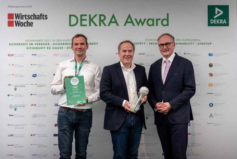 Gewinner des Dekra Awards in der Kategorie Safety, Phil Stephan (Droniq) und...