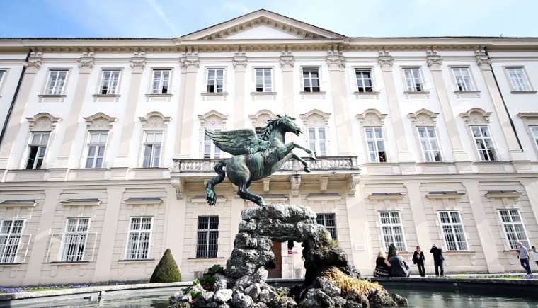 Im Schloss Mirabell, dem Verwaltungs- und Regierungssitz der Stadt Salzburg,...