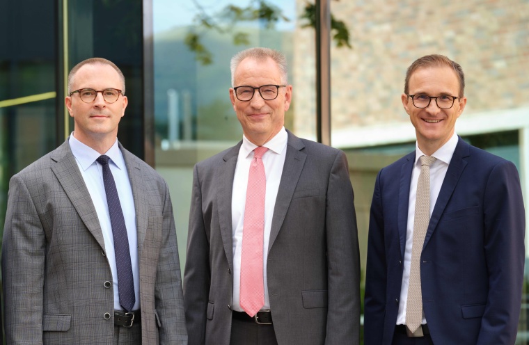 Von links nach rechts: Dr. Henning Grönzin (CTO ), Ulrich Balbach (CEO) und...
