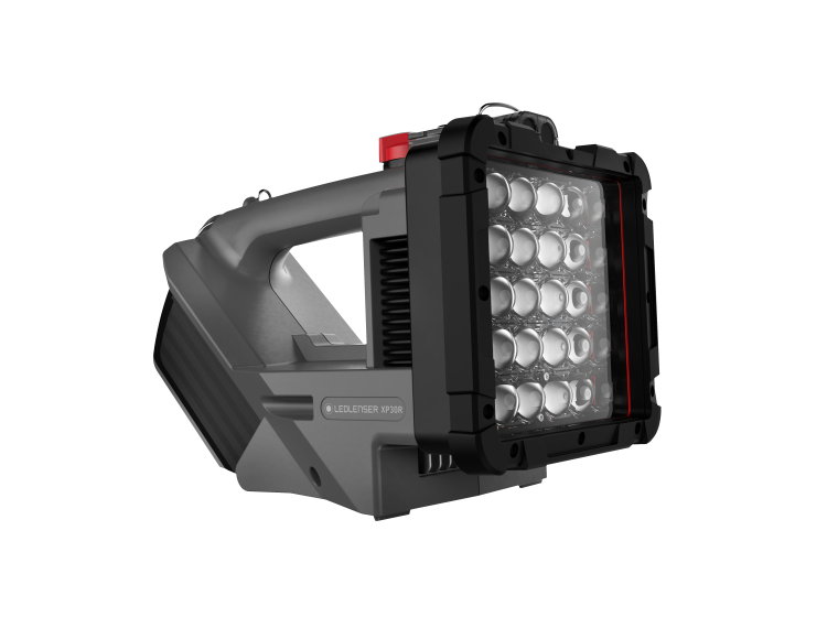 Suchscheinwerfer XP30R: 30 Automotive-LEDs ermöglichen eine Reichweite von bis...