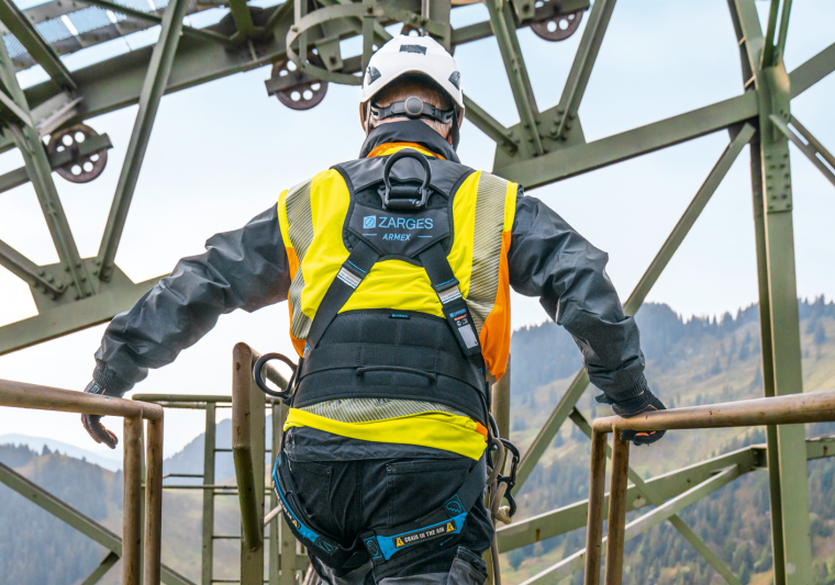 Das innovative Sicherheitsfeature Chair in the Air von ZARGES schließt diese...