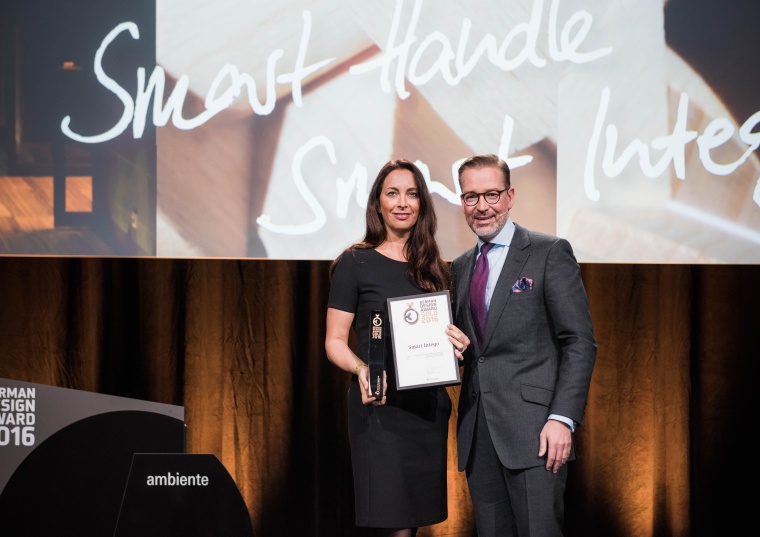 Nicole Huffer receives the German Design Award 2016 for SimonsVoss from Andrej...