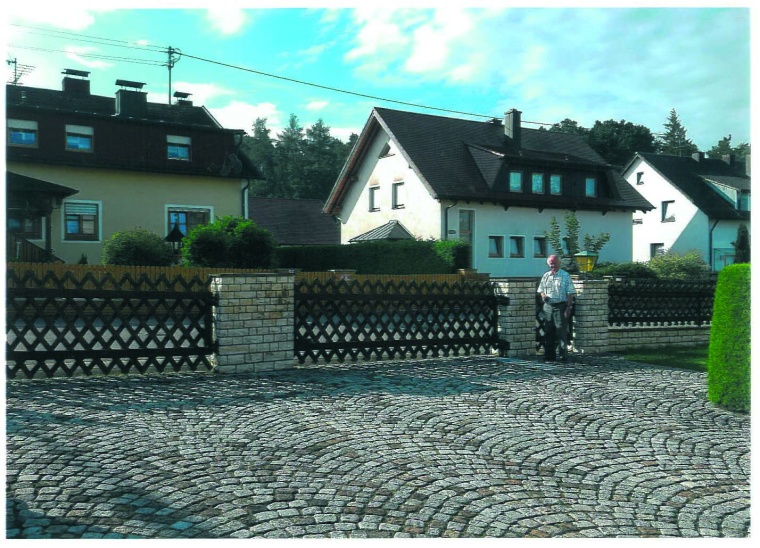 Josef Hartl in front of his 44 year old elctriyc elkotsa gate