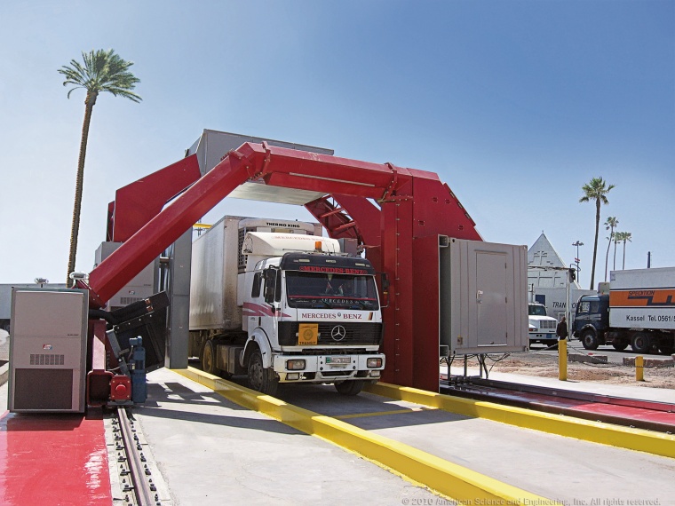 OmniView Gantry provides four views of the cargo. High-energy X-rays penetrate...