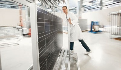 Transport system for ­solar modules in the test center of Q-Cells SE