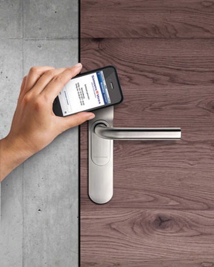 Smartphones opening doors: NFC access solution MobileKey from SimonsVoss