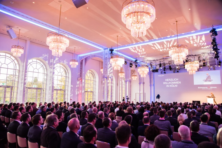 320 guests from the entire DACH region met in Flora in Cologne: SimonsVoss...
