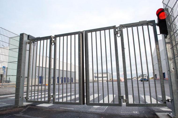 The PPG Entraquick is a fast folding gate that allows authorized vehicles...