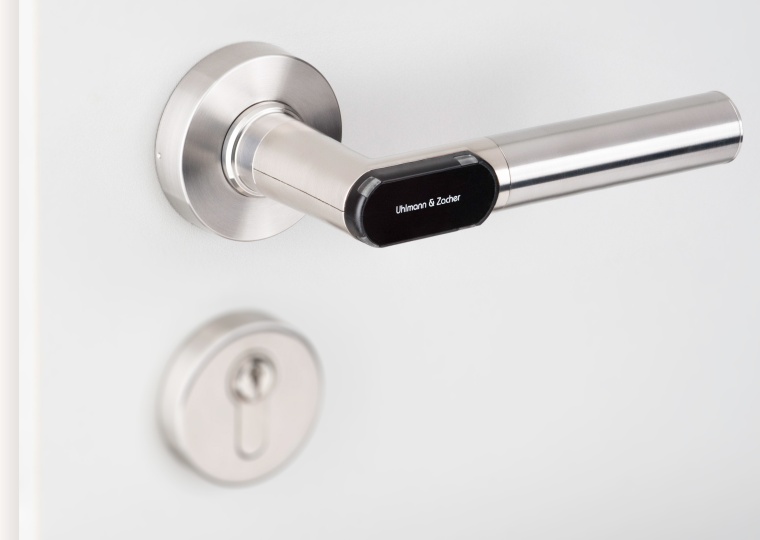 The broad electronic door handle/fitting range adapts well to various types of...