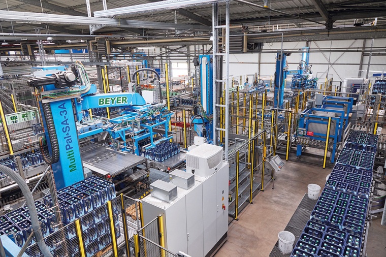 View of the palletizer technology in the new glass system