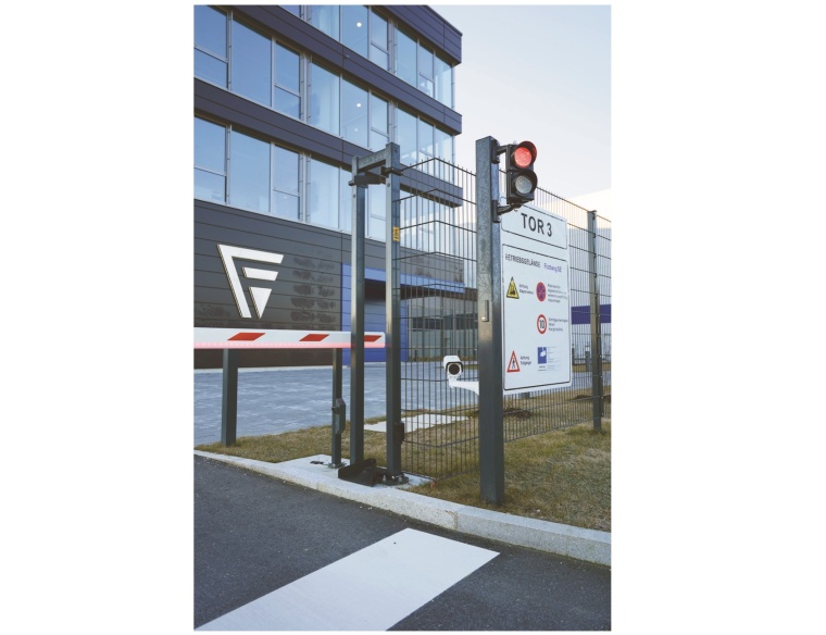 Access management via number plate recognition with Dallmeier box cameras and...