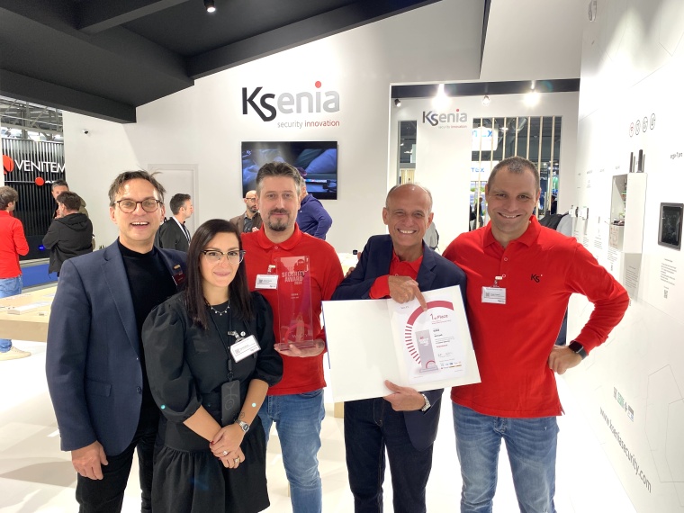 Prizes were also awarded at Sicurezza: here the Ksenia team led by Raffaele di...
