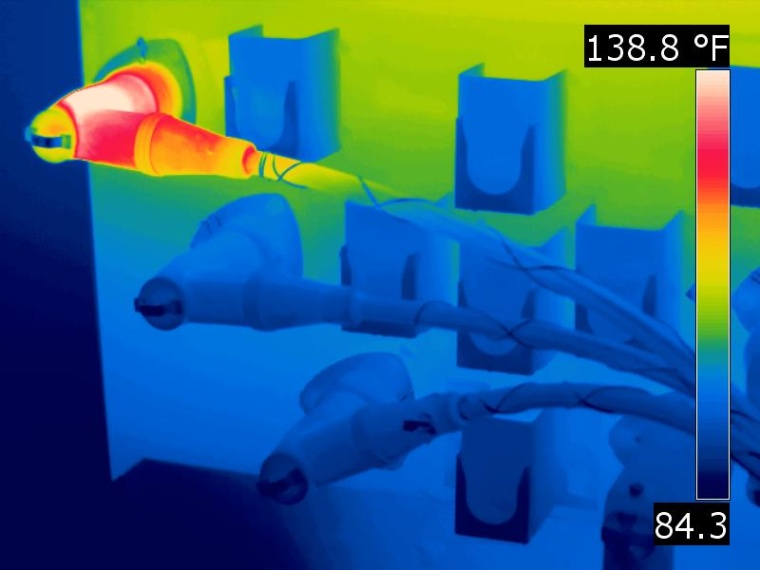 Thermal image of an overheating elbow fuse. ©Flir