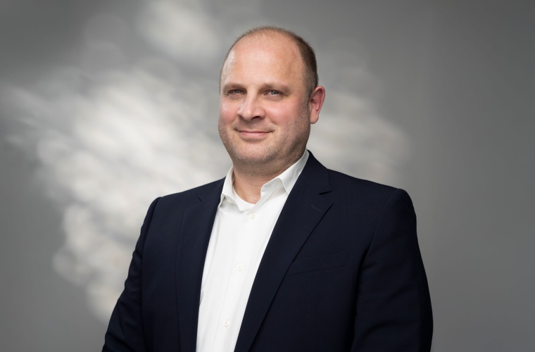 Philip Knoll, IT-Leiter bei PCS Systemtechnik, betont die Bedeutung der ISO...