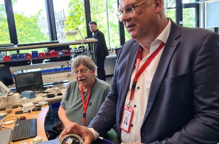 Klaus Hirzel holds an open new self-test smoke detector from Honeywell in his hand and demonstrates its function