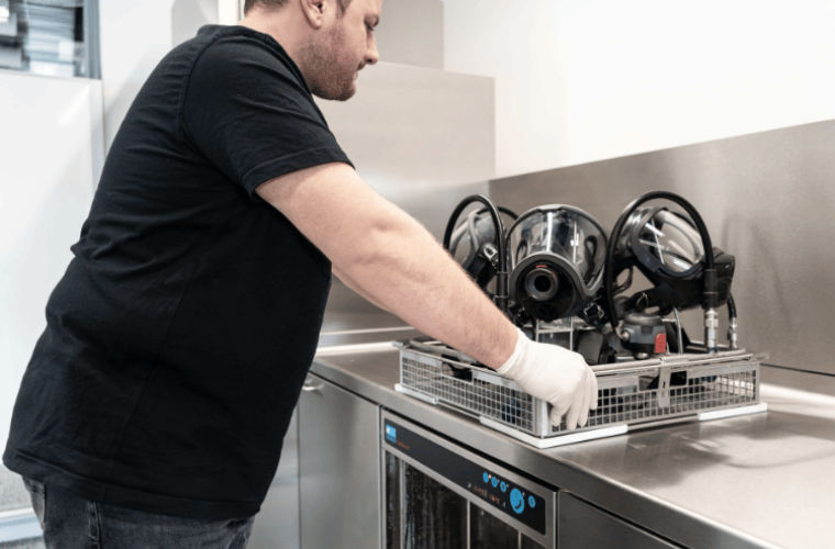 Atemschutzausrüstung reinigen und desinfizieren